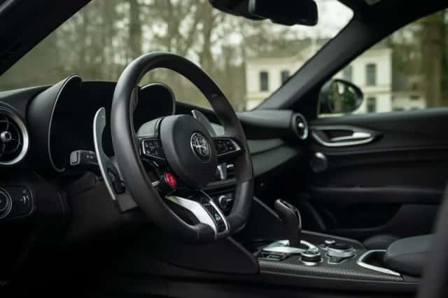 Alfa Romeo Giulia (2024) thumbnail 7
