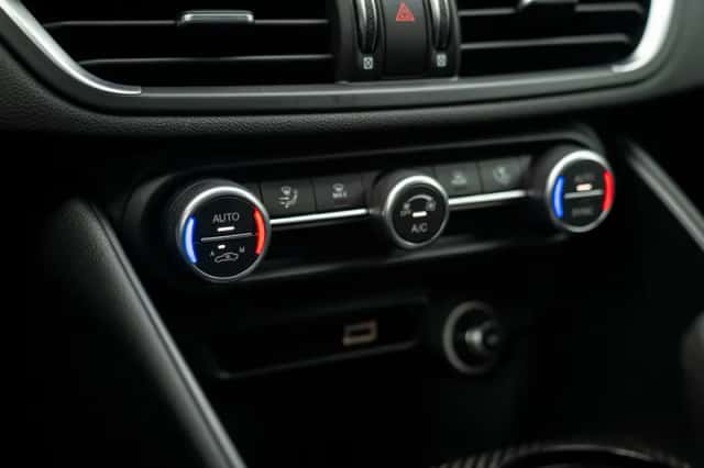 Alfa Romeo Giulia (2025) thumbnail 36