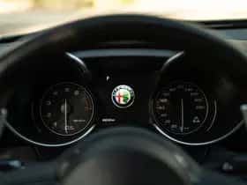 Alfa Romeo Giulia (2021) thumbnail 12