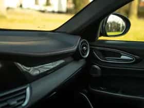 Alfa Romeo Giulia (2021) thumbnail 41
