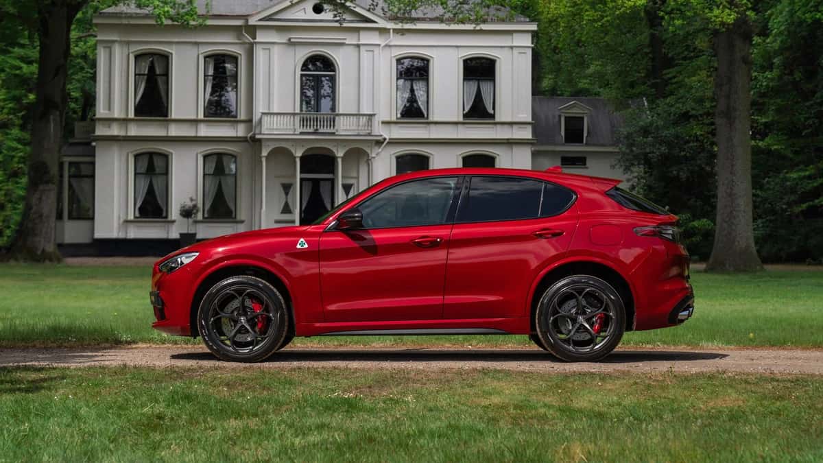 Alfa Romeo Stelvio (2021) — foto 1