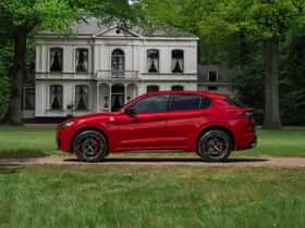 Alfa Romeo Stelvio (2021) thumbnail 1