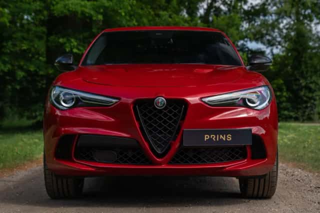 Alfa Romeo Stelvio (2021) thumbnail 2