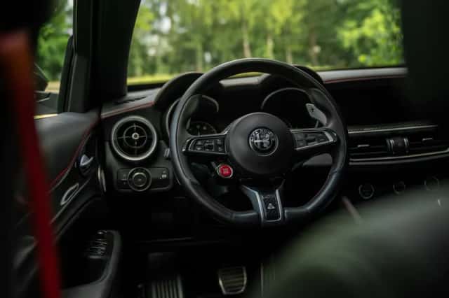Alfa Romeo Stelvio (2021) thumbnail 11