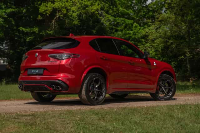 Alfa Romeo Stelvio (2021) thumbnail 25