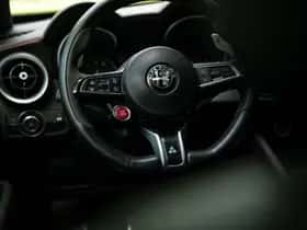 Alfa Romeo Stelvio (2021) thumbnail 38