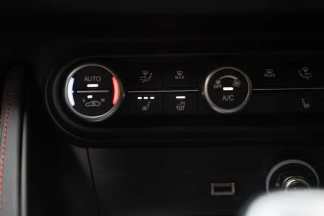 Alfa Romeo Stelvio (2021) thumbnail 44