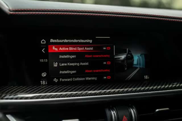 Alfa Romeo Stelvio (2021) thumbnail 47