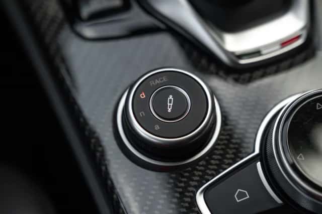 Alfa Romeo Stelvio (2021) thumbnail 50