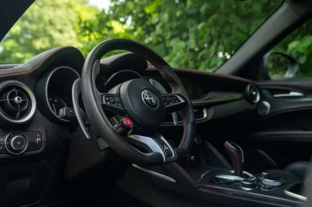 Alfa Romeo Stelvio (2021) thumbnail 7