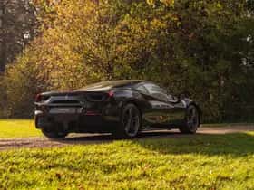 Ferrari 488 (2016) thumbnail 4