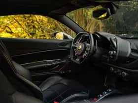 Ferrari 488 (2016) thumbnail 10