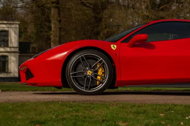 Ferrari 488 (2017) thumbnail 13