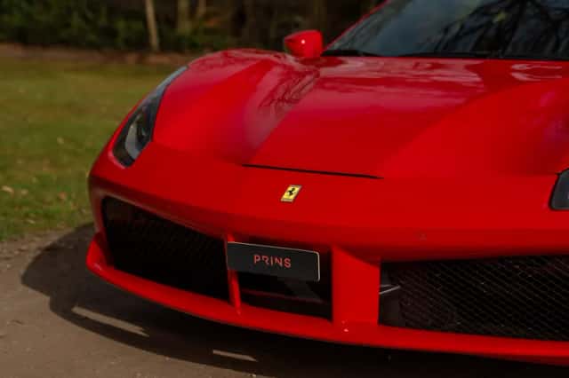 Ferrari 488 (2017) thumbnail 15