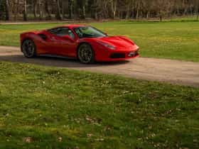 Ferrari 488 (2017) thumbnail 16