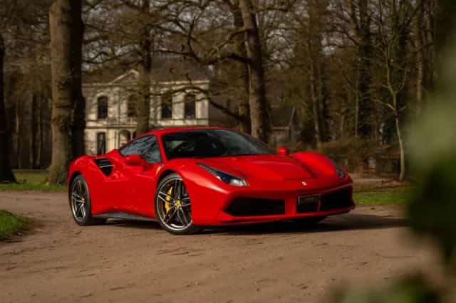 Ferrari 488 (2017) thumbnail 25