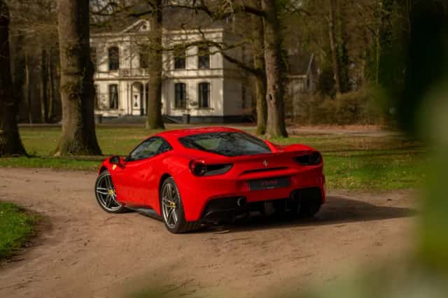 Ferrari 488 (2017) thumbnail 26