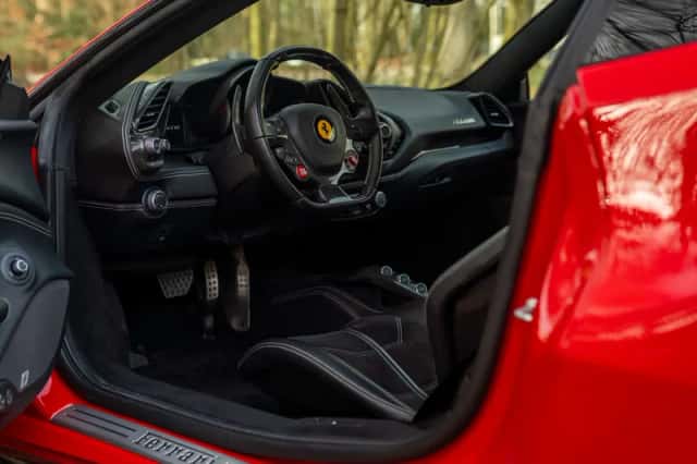Ferrari 488 (2017) thumbnail 34