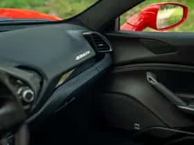 Ferrari 488 (2017) thumbnail 40