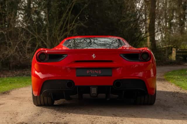 Ferrari 488 (2017) thumbnail 5