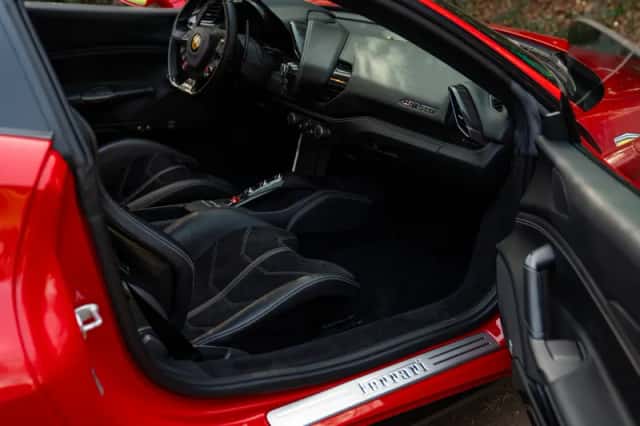 Ferrari 488 (2017) thumbnail 45