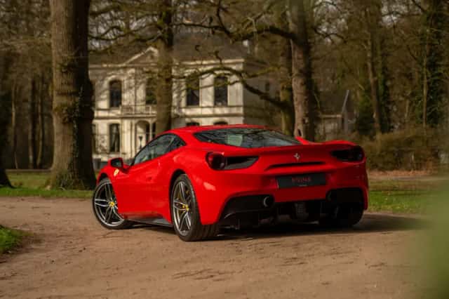 Ferrari 488 (2017) thumbnail 6