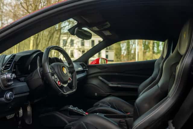 Ferrari 488 (2017) thumbnail 8