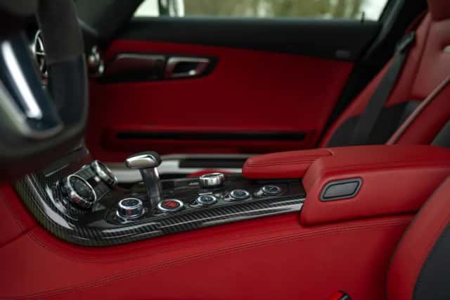 Mercedes-Benz SLS (2010) thumbnail 12