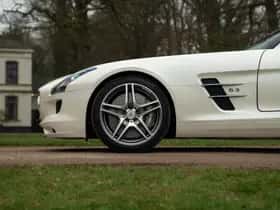 Mercedes-Benz SLS (2010) thumbnail 13