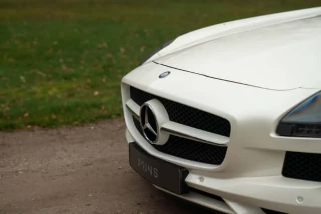 Mercedes-Benz SLS (2010) thumbnail 14