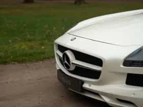 Mercedes-Benz SLS (2010) thumbnail 14