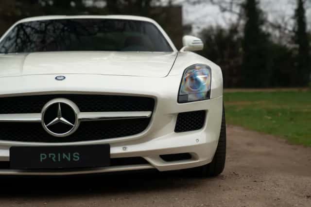 Mercedes-Benz SLS (2010) thumbnail 15