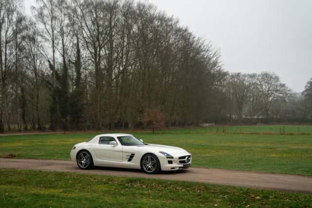 Mercedes-Benz SLS (2010) thumbnail 16