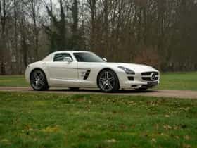 Mercedes-Benz SLS (2010) thumbnail 17
