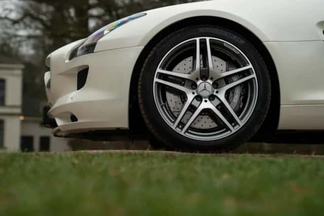 Mercedes-Benz SLS (2010) thumbnail 23
