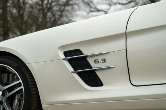 Mercedes-Benz SLS (2010) thumbnail 24