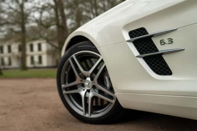 Mercedes-Benz SLS (2010) thumbnail 30