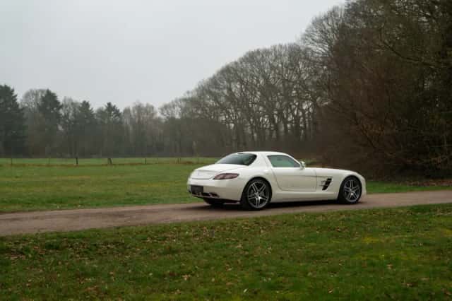Mercedes-Benz SLS (2010) thumbnail 4