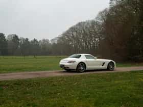 Mercedes-Benz SLS (2010) thumbnail 4