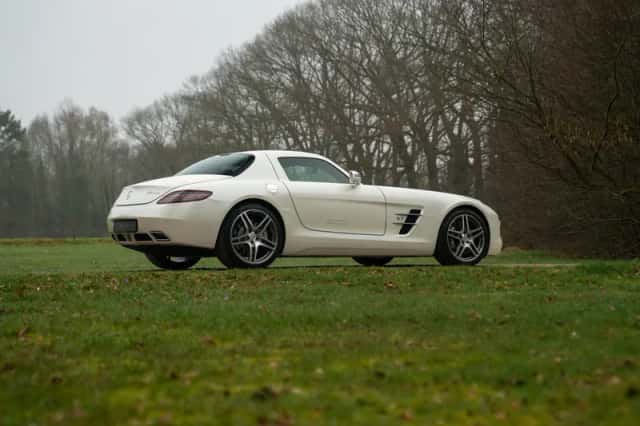 Mercedes-Benz SLS (2010) thumbnail 31