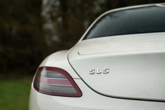 Mercedes-Benz SLS (2010) thumbnail 33
