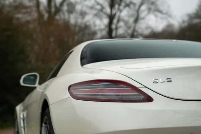 Mercedes-Benz SLS (2010) thumbnail 35