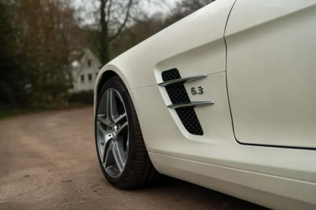 Mercedes-Benz SLS (2010) thumbnail 37