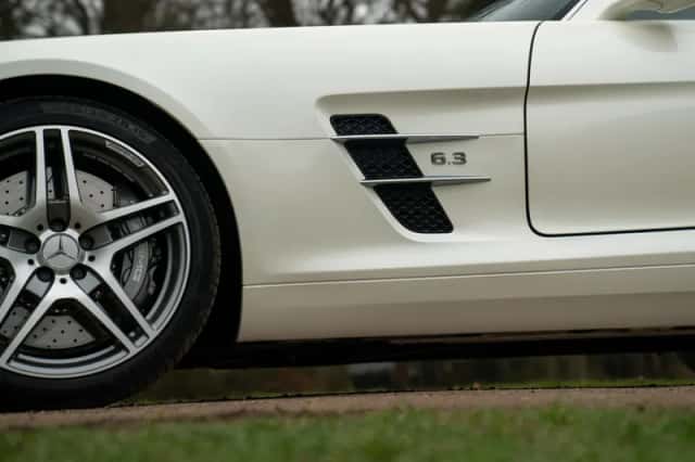 Mercedes-Benz SLS (2010) thumbnail 39