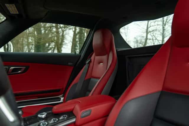 Mercedes-Benz SLS (2010) thumbnail 47