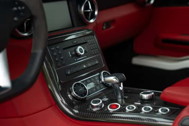 Mercedes-Benz SLS (2010) thumbnail 50