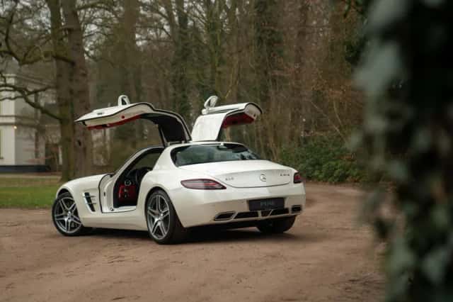 Mercedes-Benz SLS (2010) thumbnail 6