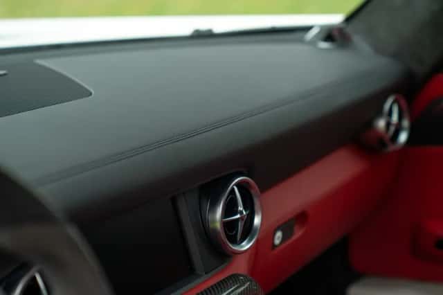 Mercedes-Benz SLS (2010) thumbnail 51
