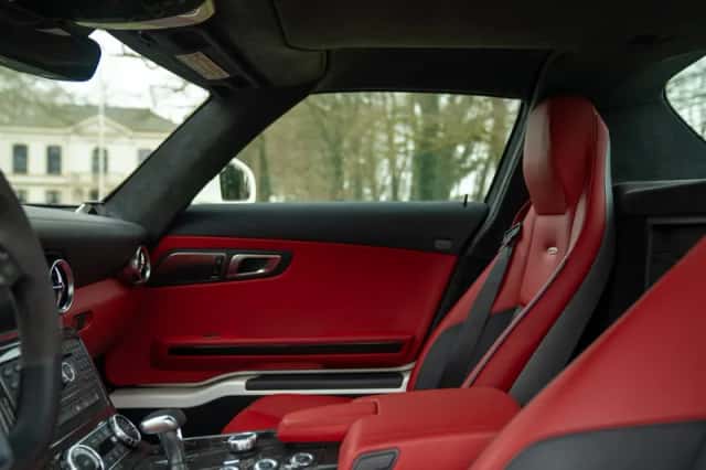 Mercedes-Benz SLS (2010) thumbnail 53