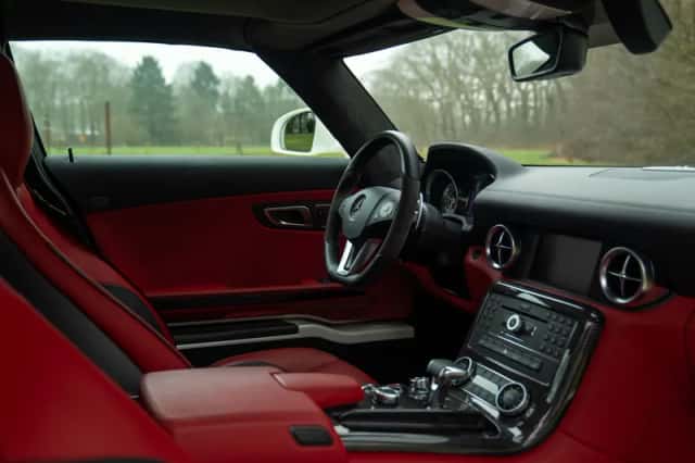 Mercedes-Benz SLS (2010) thumbnail 55